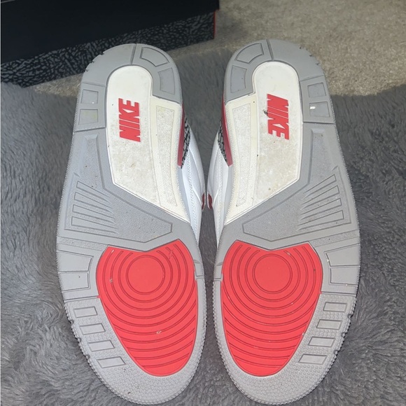 Air Jordan 3 Retro ‘Fire Red’ - Picture 2 of 4